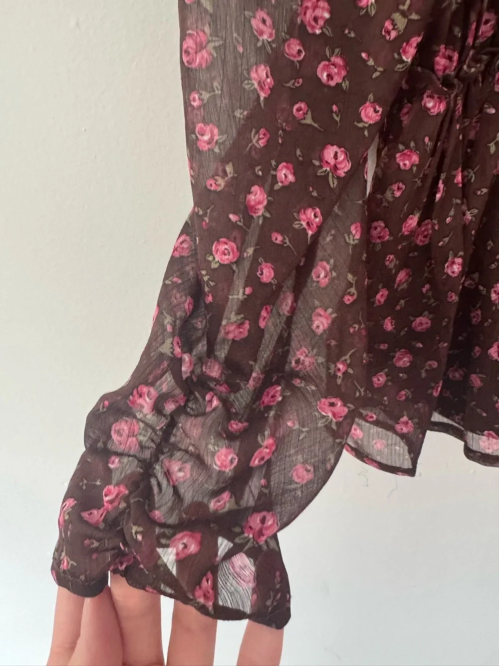 ASTR Floral Peasant Blouse in Brown with Pink Roses Medium